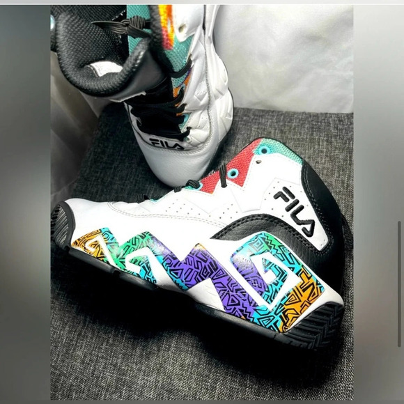 Fila Limited Edition Jamal Mashburn
Basketball sneaker Ltd Ed - Men 5.5/Women 7 - Picture 6 of 9